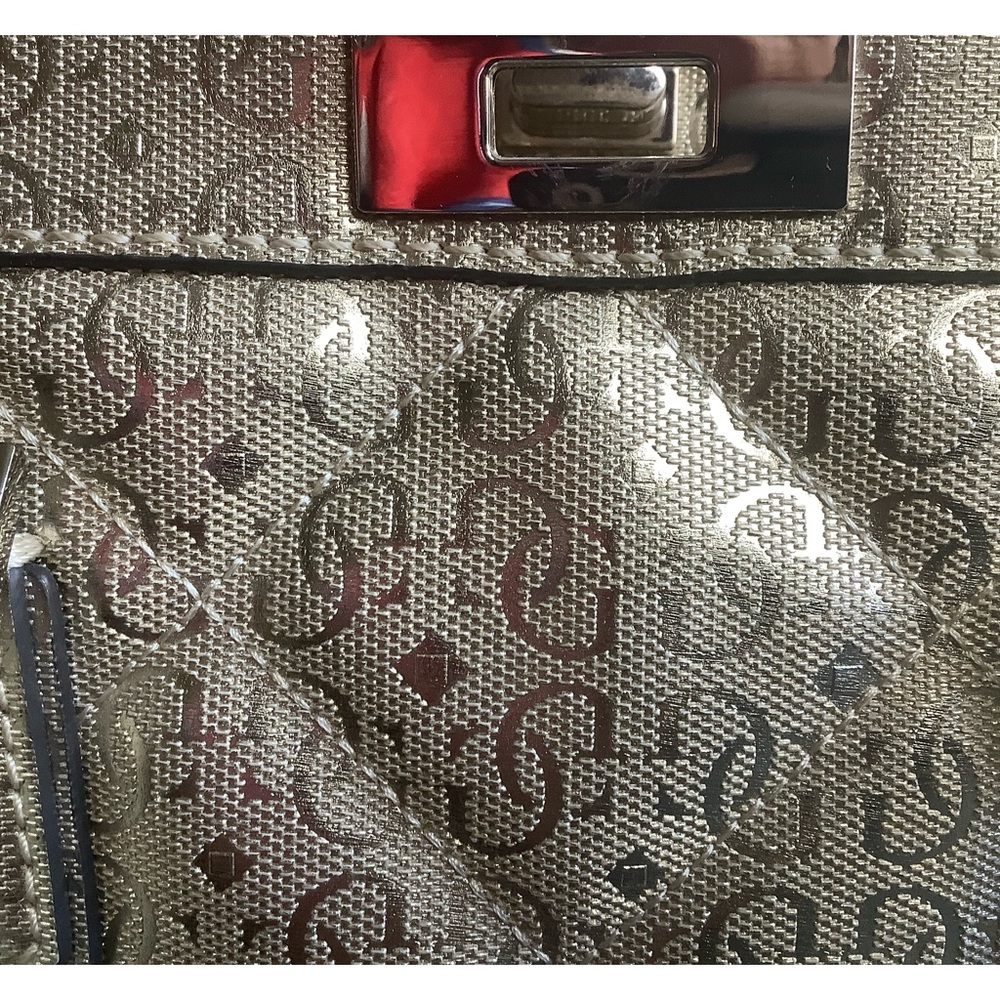 Guess Purse - Picture 11 of 15